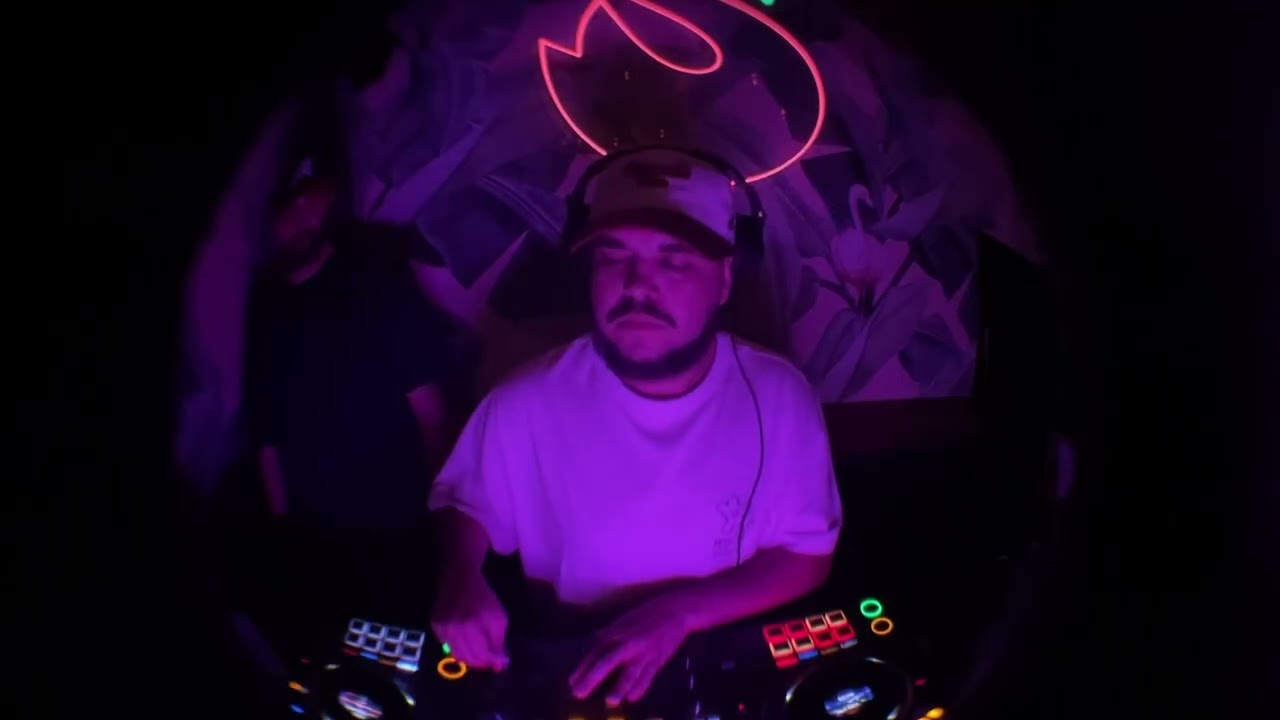 Spyridon B2B Kiko the Pineapple