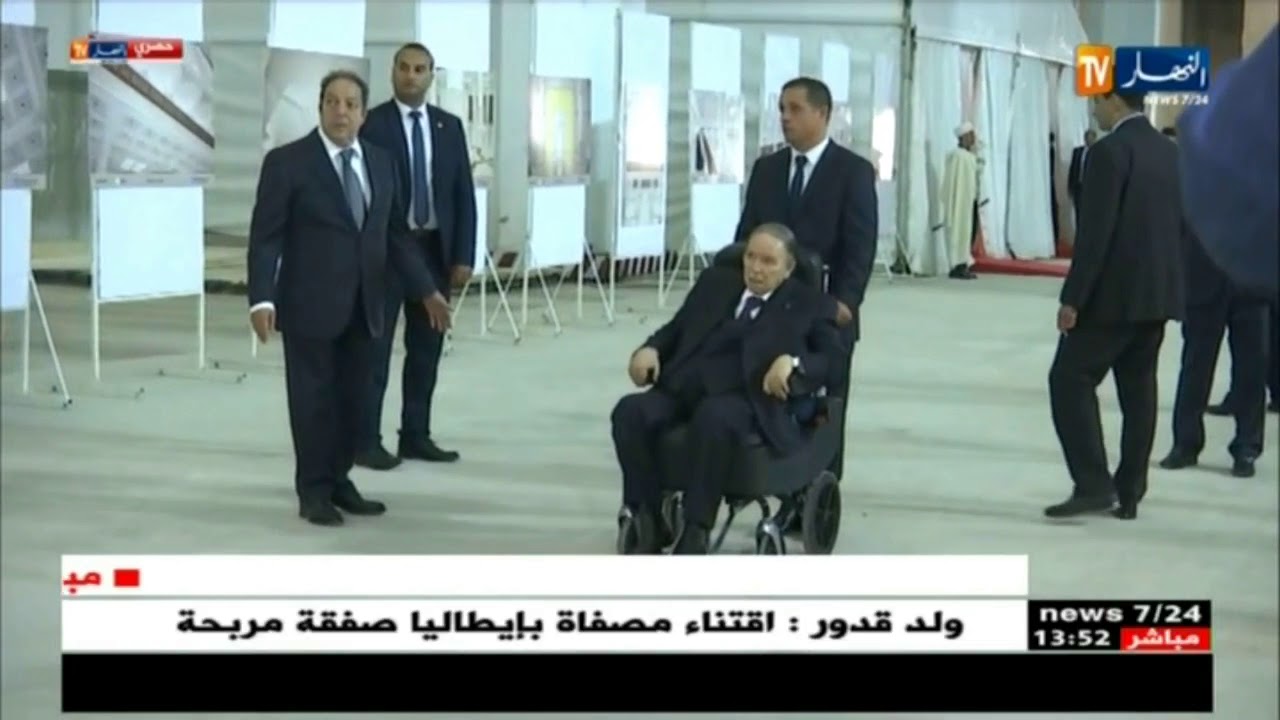 الرئيس عبد العزيز بوتفليقة يتفقد قاعة الصلاة بمسجد الجزائر الأعظم