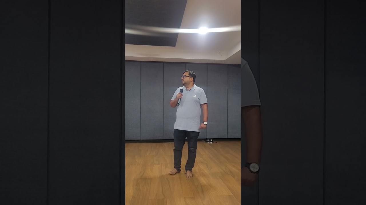 Kisi ki muskurahaton pe ho nisar from movie Anaari. Singer: Mukesh 