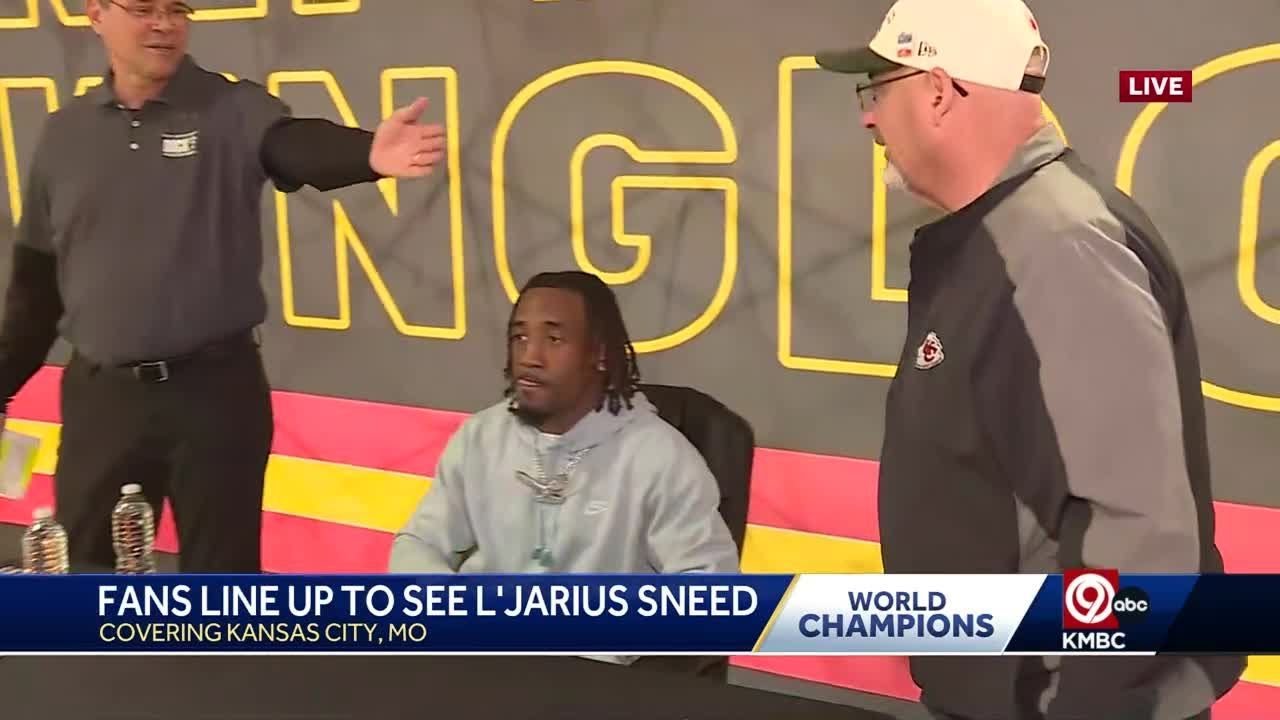 Chiefs cornerback L'Jarius Sneed meets with fans at Zona Rosa