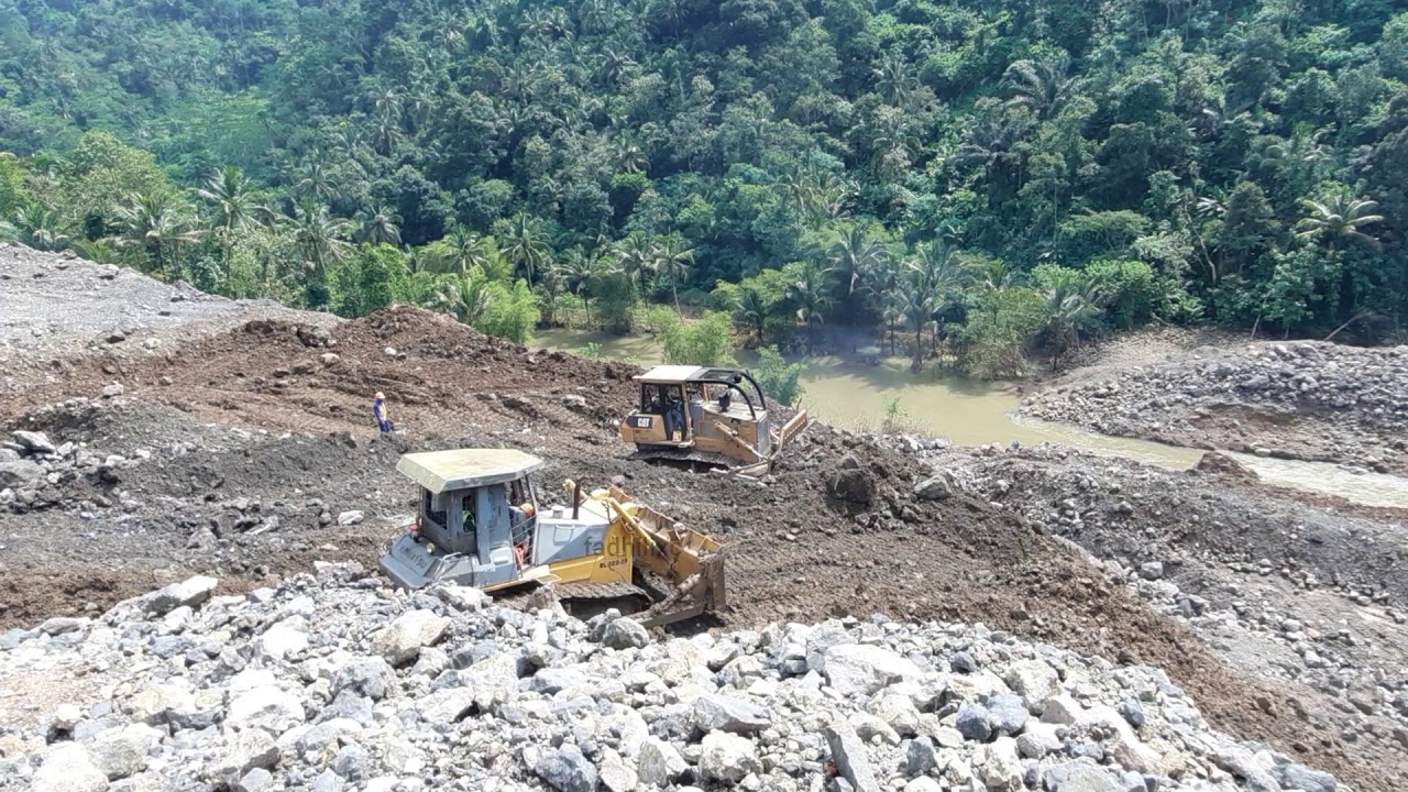 BULLDOZER CATERPILLAR D7G2 VS KOMATSU D85ESS-2A BENDUNGAN BENER PURWOREJO
