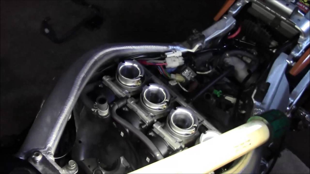 2000 Yamaha YZF R6 Carburettors Install