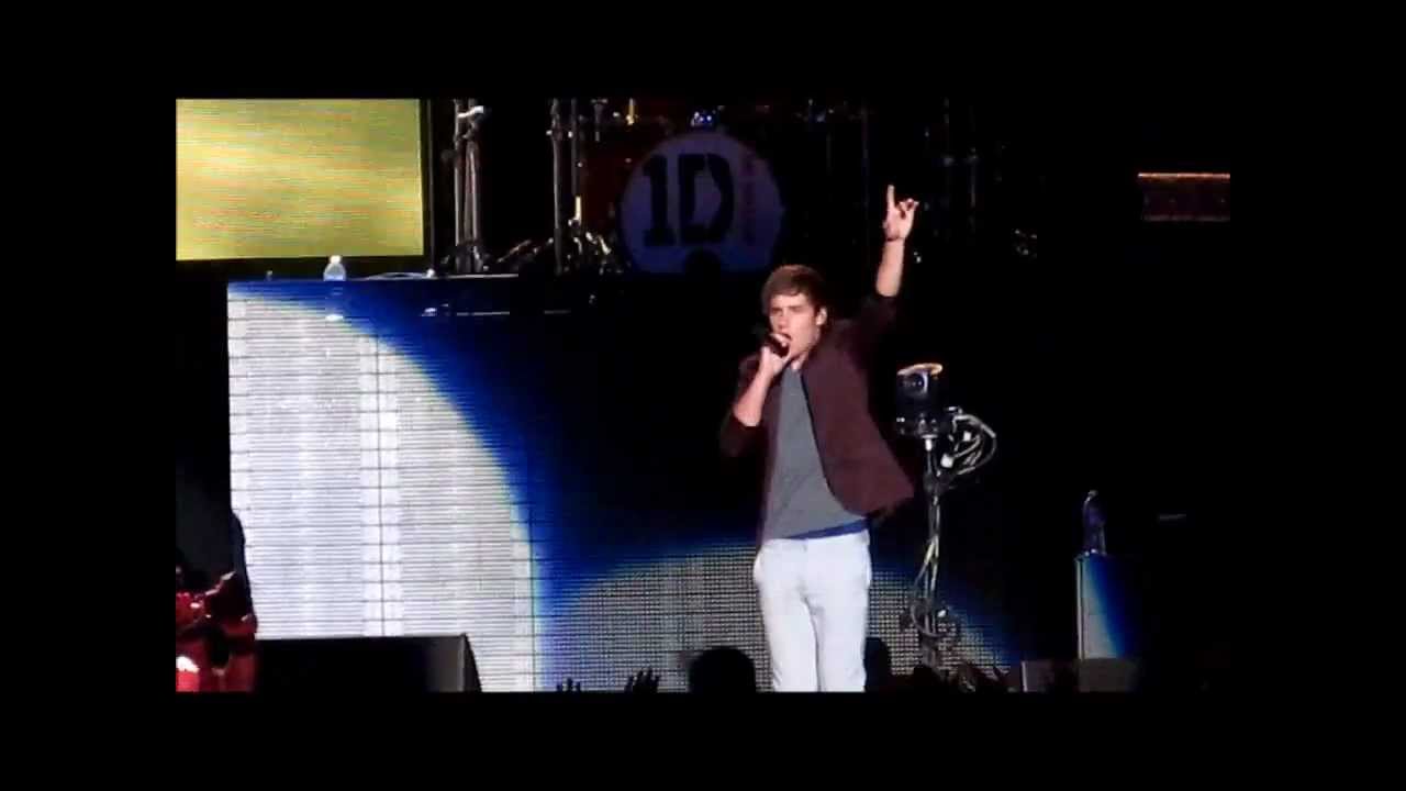 One Direction singing 