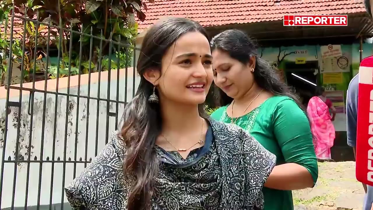 'ഞാൻ ഇന്നേക്ക് വേണ്ടി വോട്ട് ചെയ്യുന്ന ആളാണ്, ഇന്ന് നന്നായാൽ ഭാവി നന്നാവും' | Meenakshi Anoop