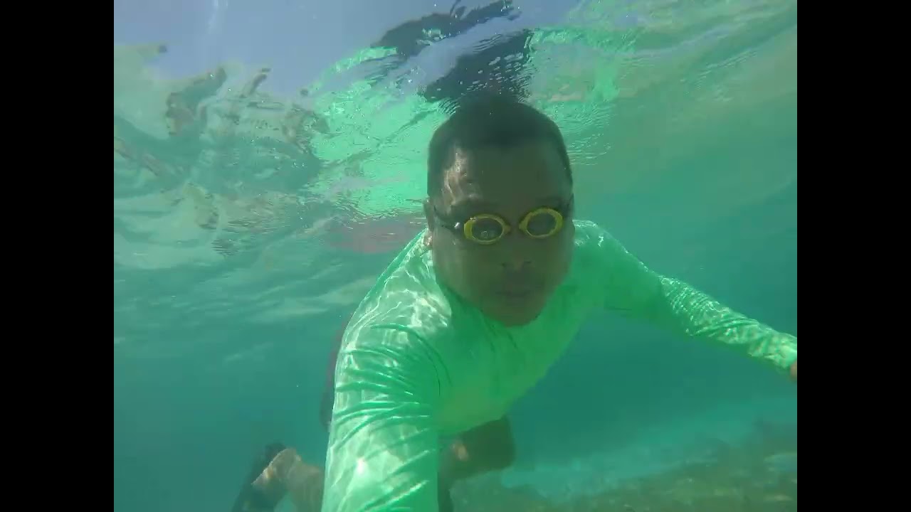 NAPAKA LINAW NG DAGAT NGAYO MGA KA PARENG TOTZ AT ANG DAMING ISDA