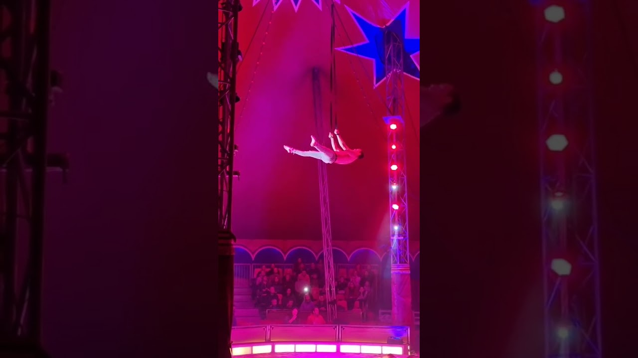 Circus Arena - Akrobatik Show von Ariel 🤩