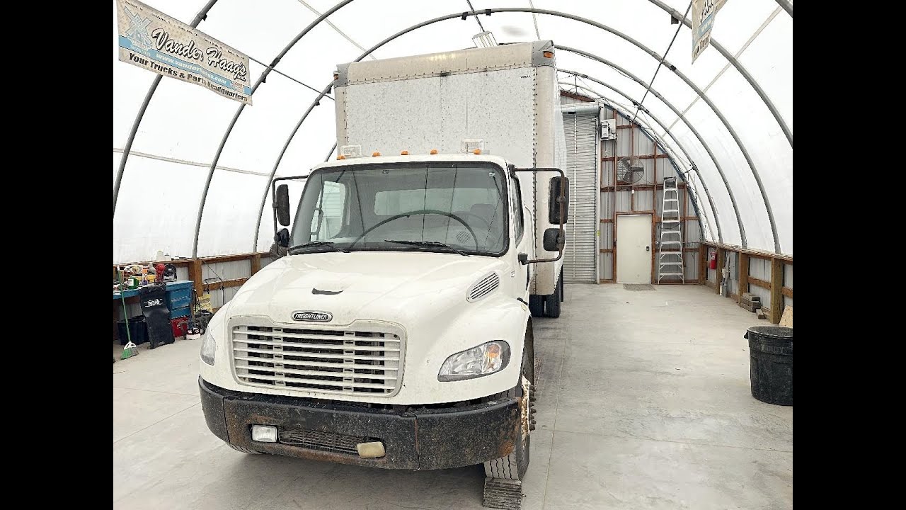 2005 Freightliner M2 106 - Parts Unit 05WH619