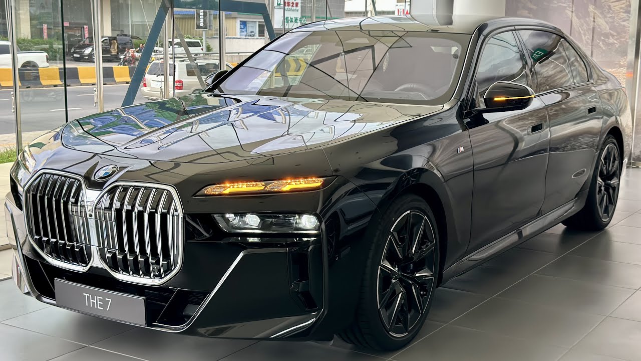 2023 BMW 7 Series 740i M Sport - Black Color