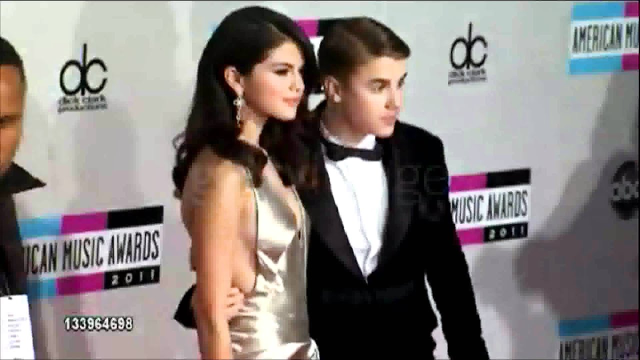 Selena Gomez & Justin Bieber walking the Red Carpet at American Music Awards 2011