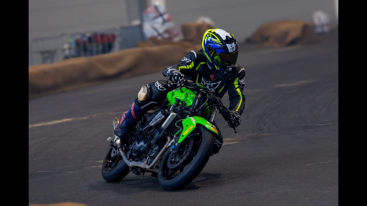 Weltpremiere: Kübeln in der Halle! 🚀Onboard mit zwei Ninja 250– und ja, genau so macht’s Spaß!!😎🔥
