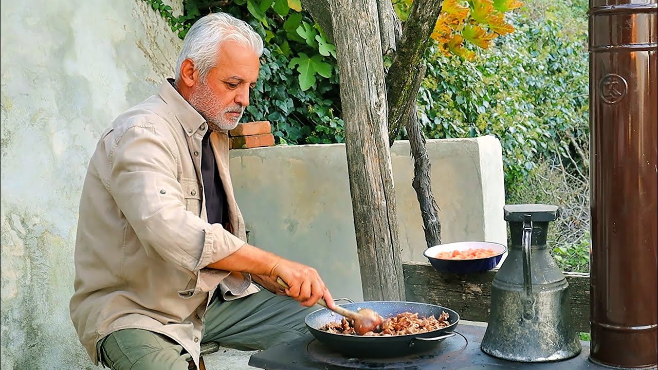 Капама с мясом, приготовленная в глиняном горшочке на дровах | Настоящая деревенская кухня