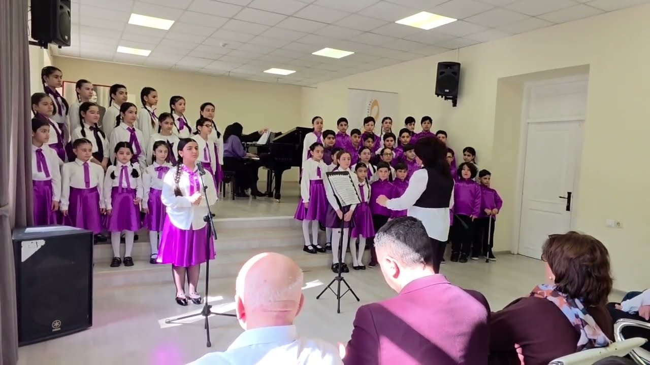 Bülbül adına orta ixtisas musiqi məktəbinin  Gulçiçək  müəlliməsinin təskili ilə dirijorluğu ilə🎵🎶🎼