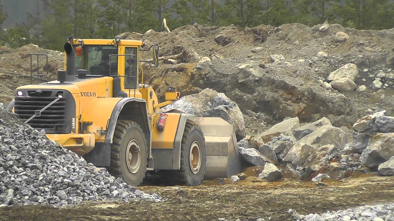 Volvo L180E And A Volvo Ec460cl At Work In The Quarry 2/2