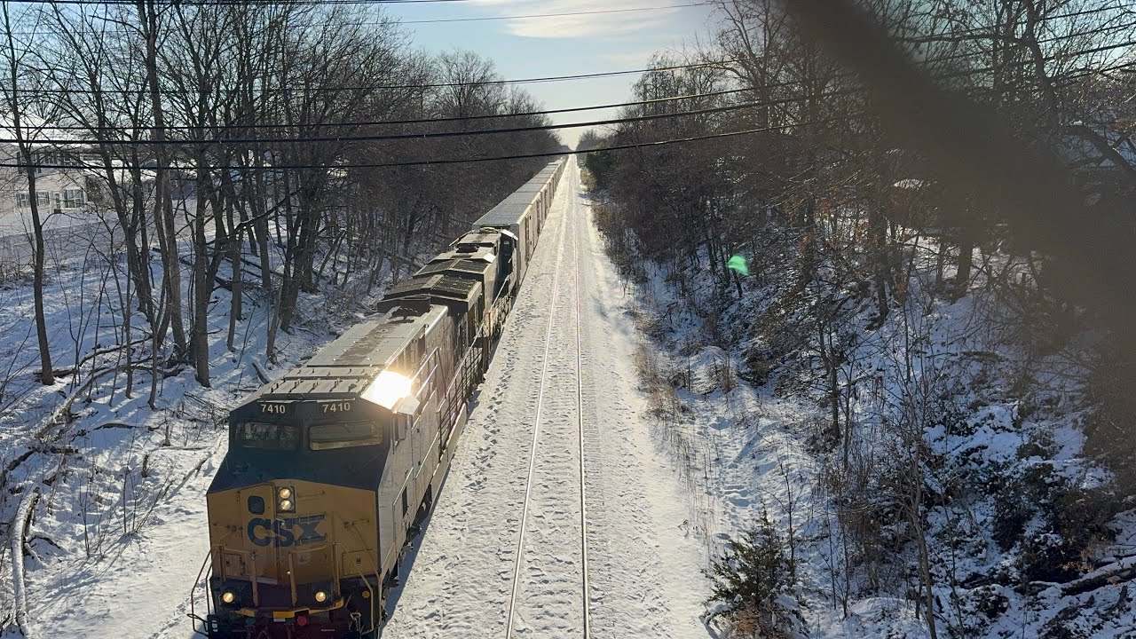 CSX 7410 CM44AH leads CSX I032 through Manville NJ 1/21/2026