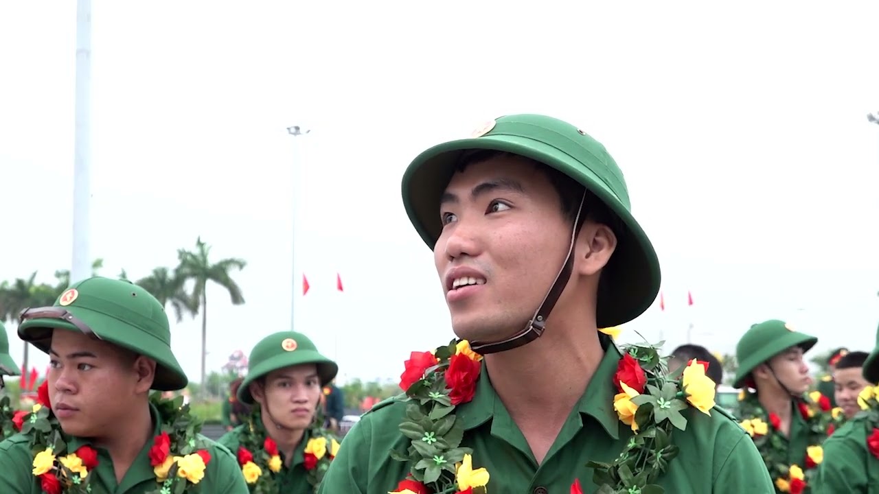 Tuổi trẻ thành phố Đà Nẵng nô nức lên đường nhập ngũ