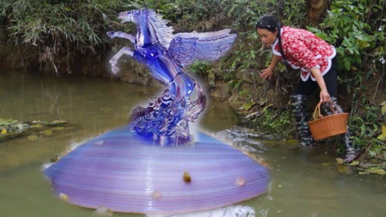 The girl tried hard to break open the huge clam, which had many pearls on it, very tempting