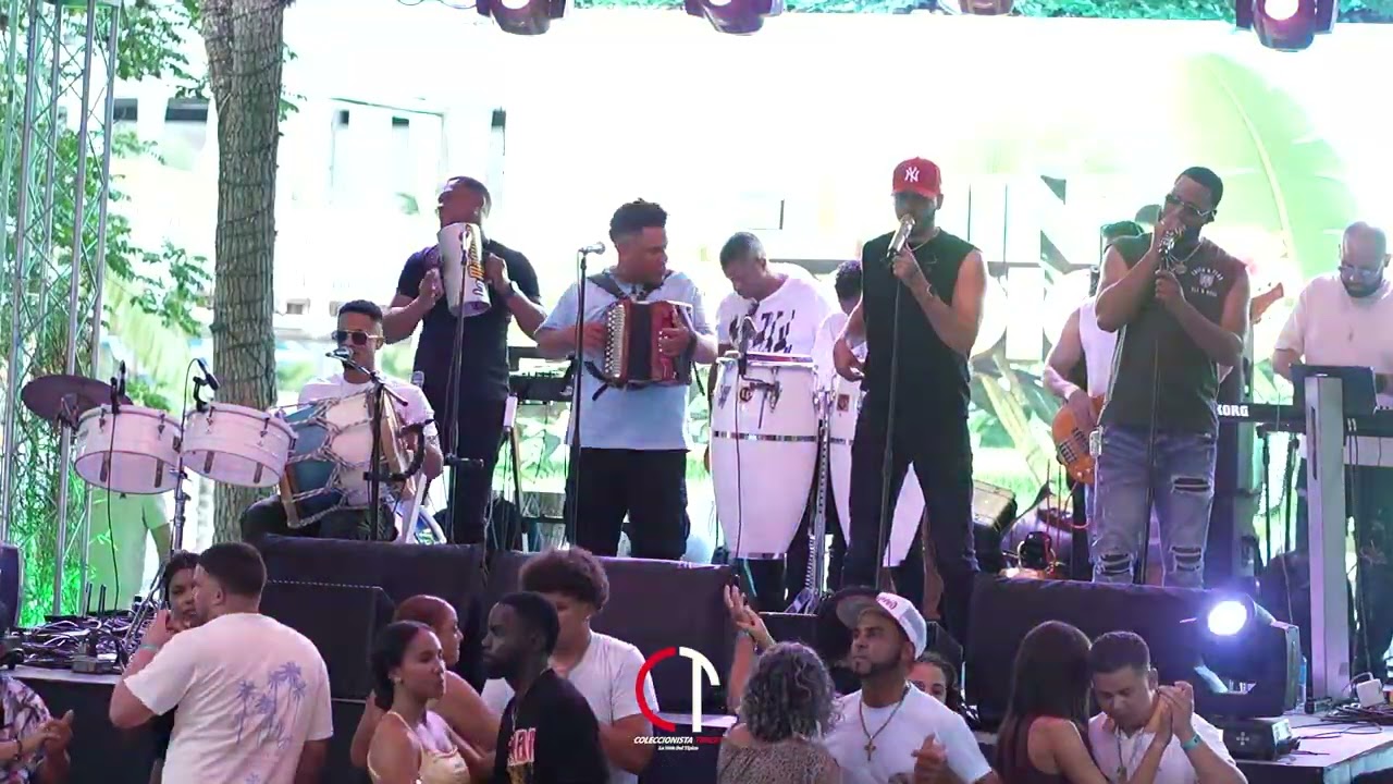Diomedes Espinal Con El Real Saoco - Que Linda Mama En Vivo