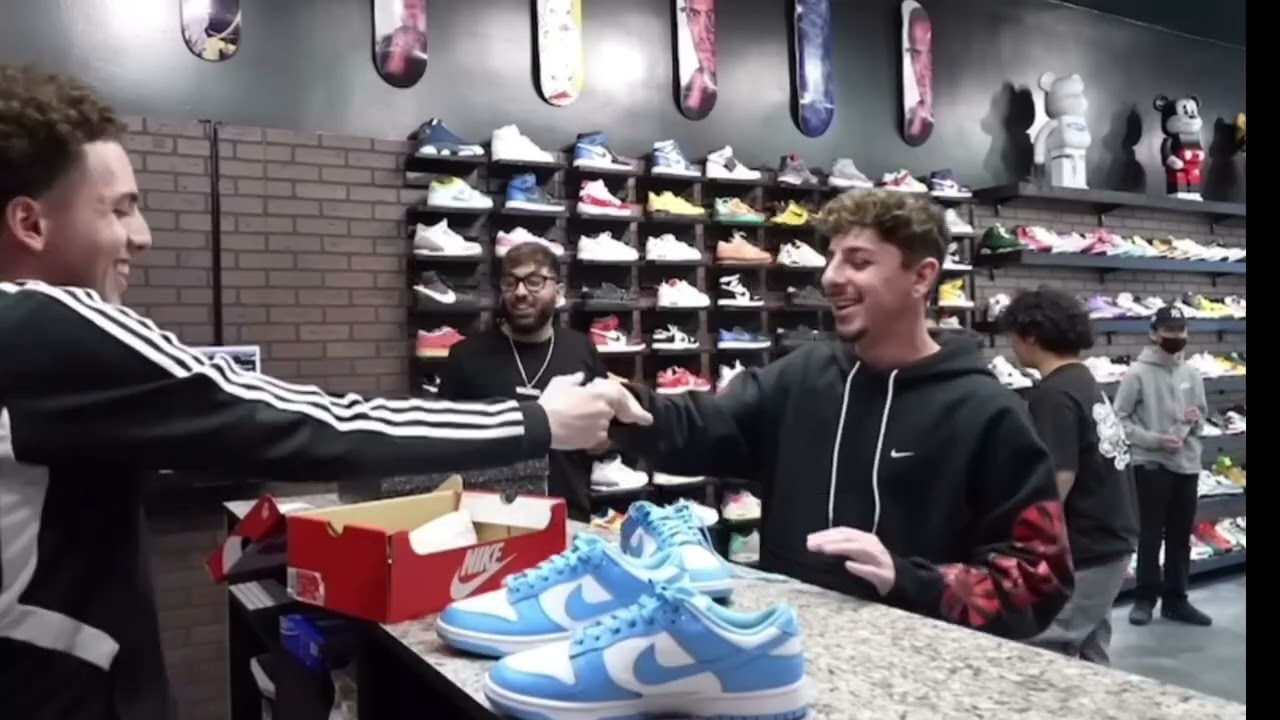 RAMI THE ICON CATCHING CRAZY FAKE SNEAKERS... (FUNNY)