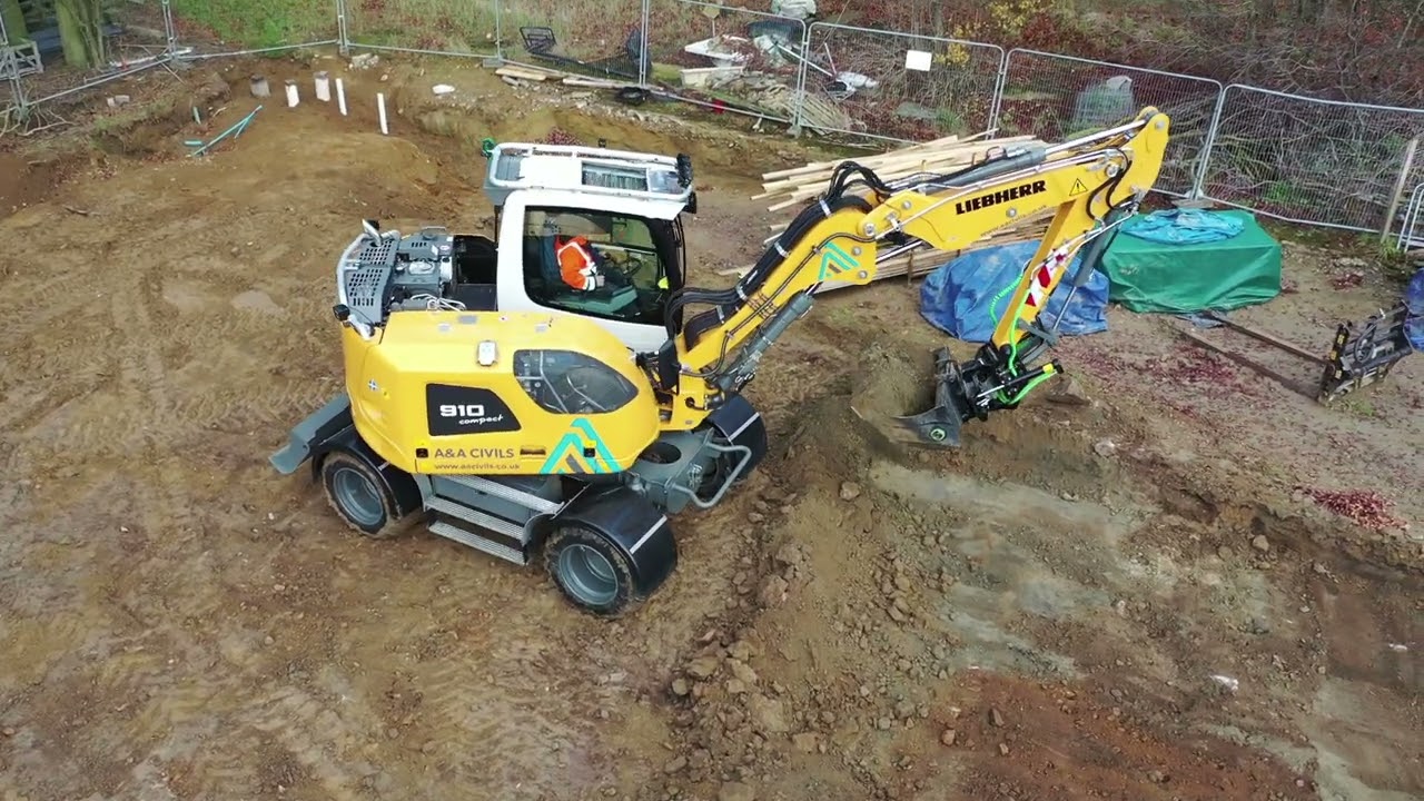 Liebherr A 910 Compact with Steelwrist