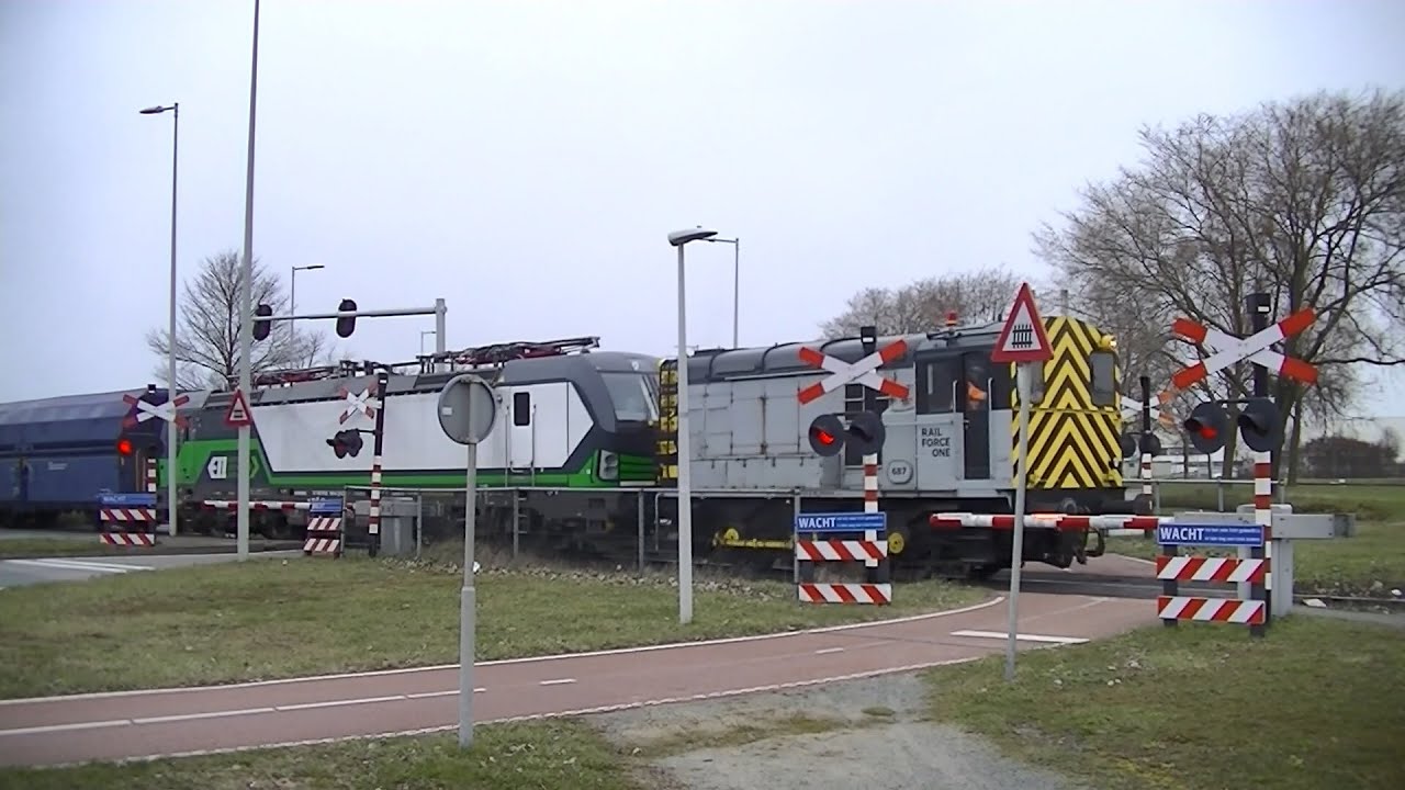 Spoorwegovergang Amsterdam // Dutch railroad crossing