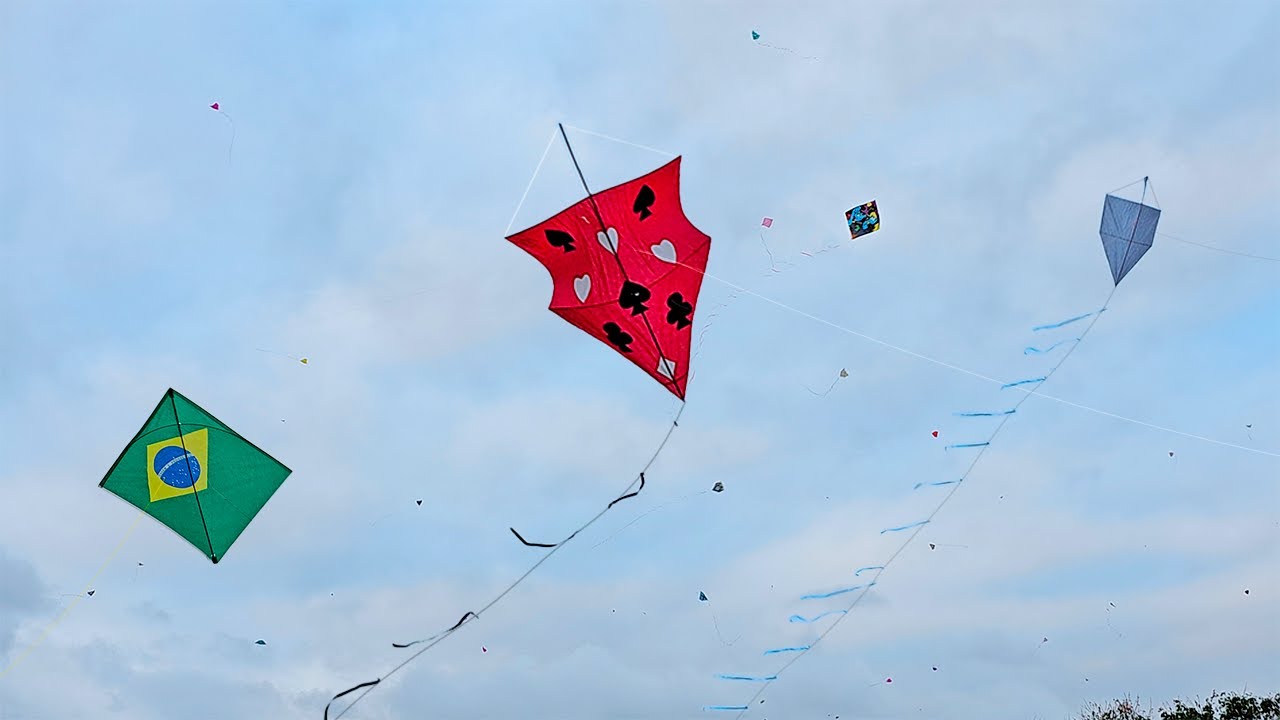 FESTIVAL DE PIPA LOTADO - Pipão Vermelho Subiu no AGLOMERADO de PIPAS! 🪁