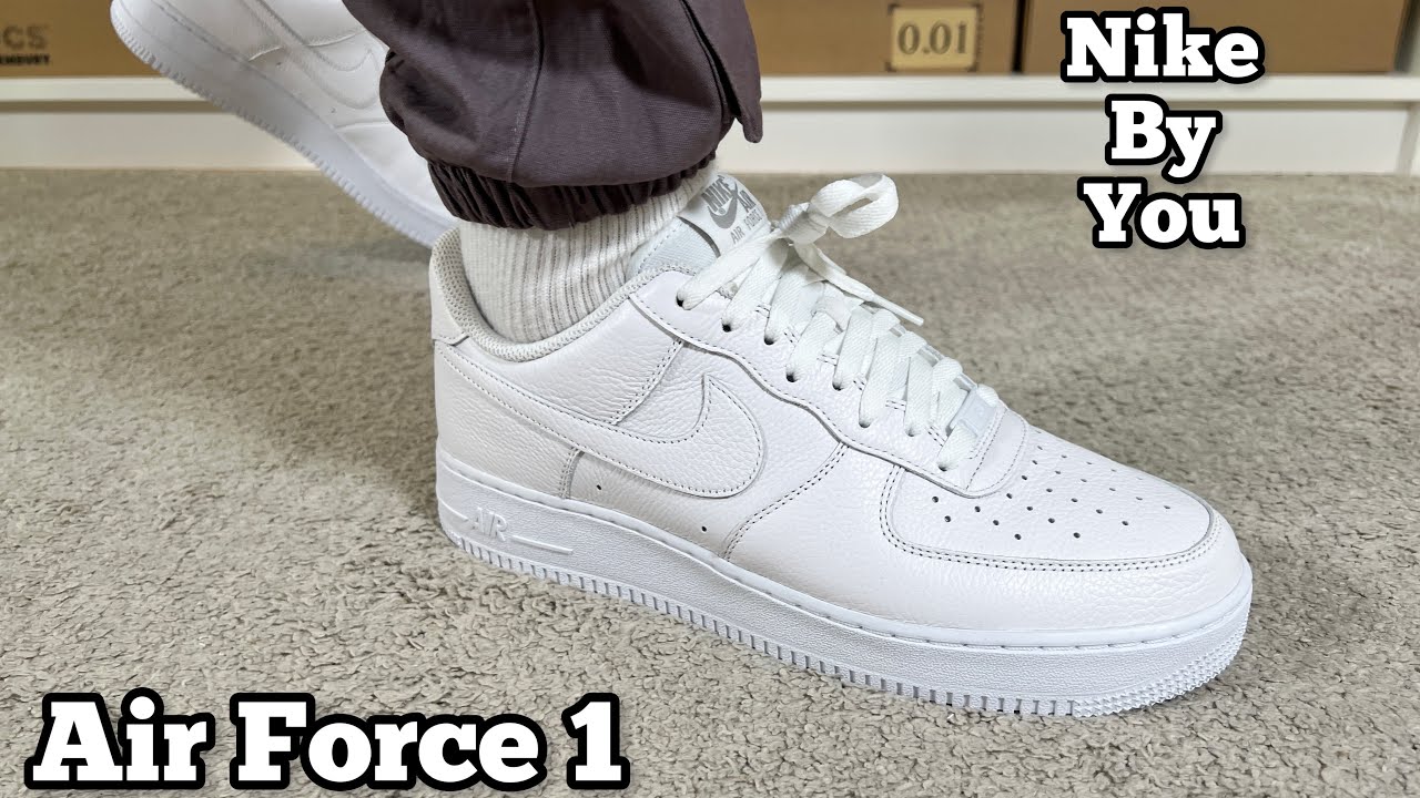 Обзор кроссовок Nike by You Air Force 1 Triple White. Пешком