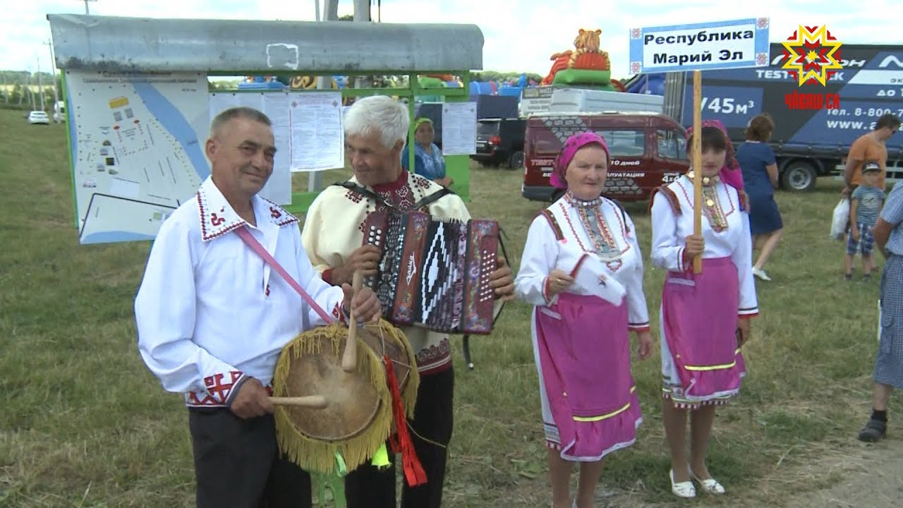 В Цивильске проходит традиционная Тихвинская ярмарка.