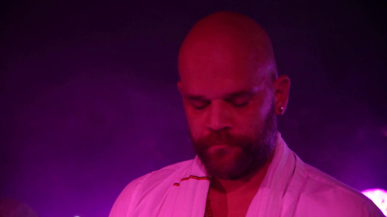 Sattas - Bir Ben Miyim (Shelter Live Performance)