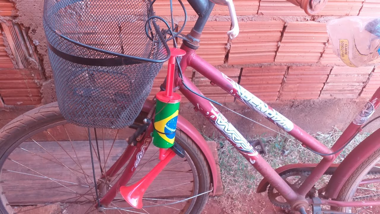 colocamos uma corneta na bicicleta