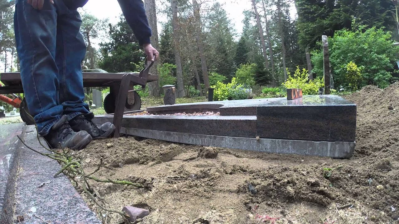 Grafmonument plaatsing 07 mei 2015