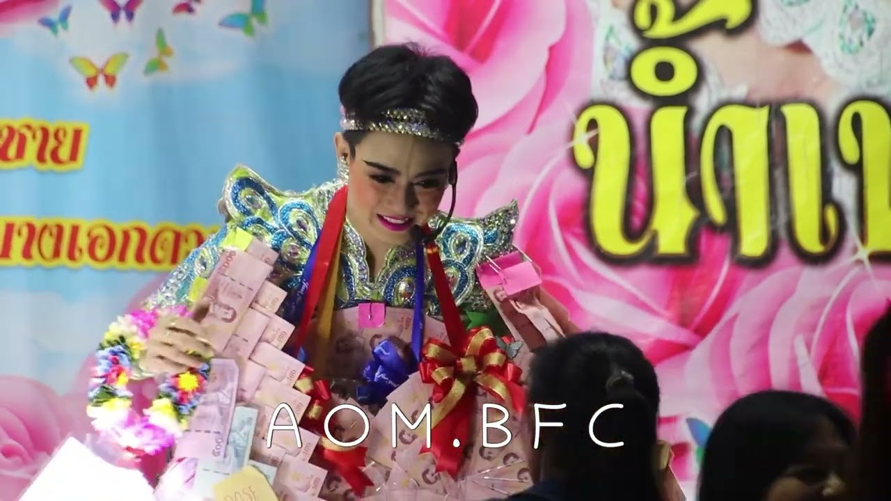 วันนี้ป้าแก้วมาให้รางวัลเป็นของขวัญวันเกิดพร้อมอวยพรไป 1 ป๊าบ  แซวเก่งดีนัก 555555