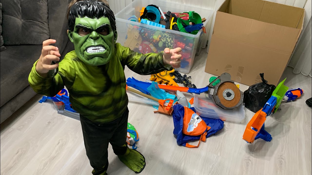 Yusuf en sevdiği karakter koca ayaklı Hulk oldu😂 Şimdi çok güçlü👊🏻😳