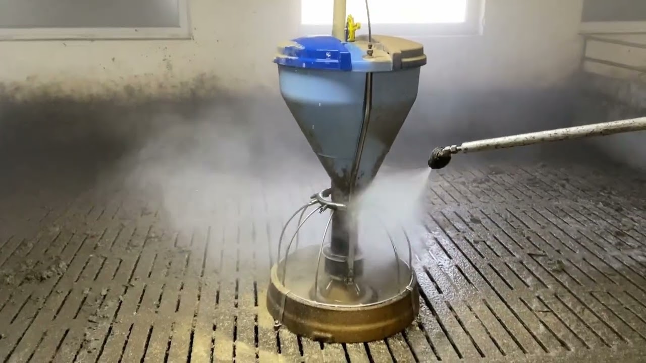Envirologic - Роботът EVO Cleaner почиства фермата