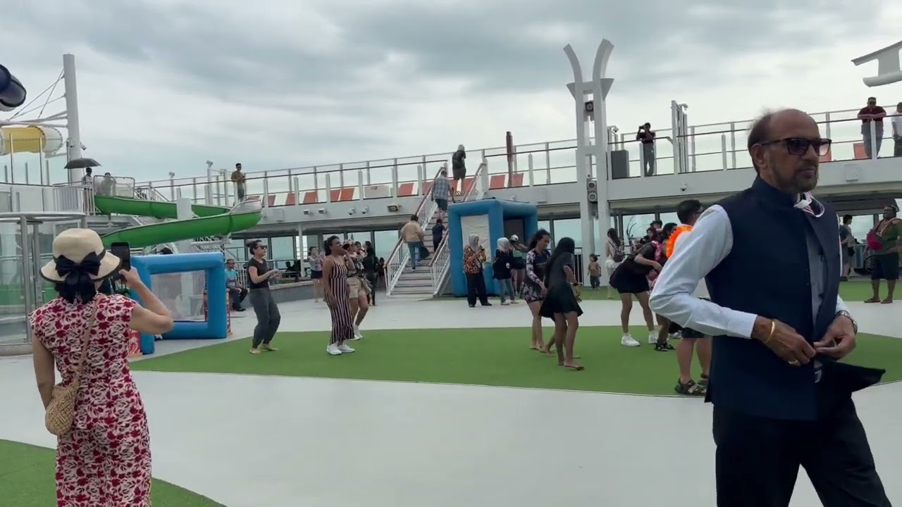 Genting Dream cruises pool dance 💃 #dancemoves #dance #trending 