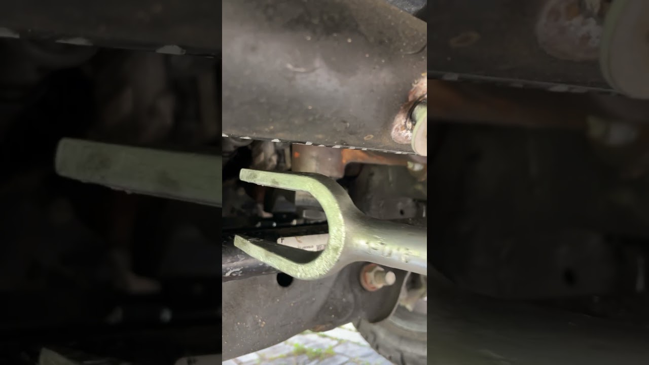 2500HD Diesel Pitman Arm Removal from steering box! No special tools needed! Spline shaft tapered!