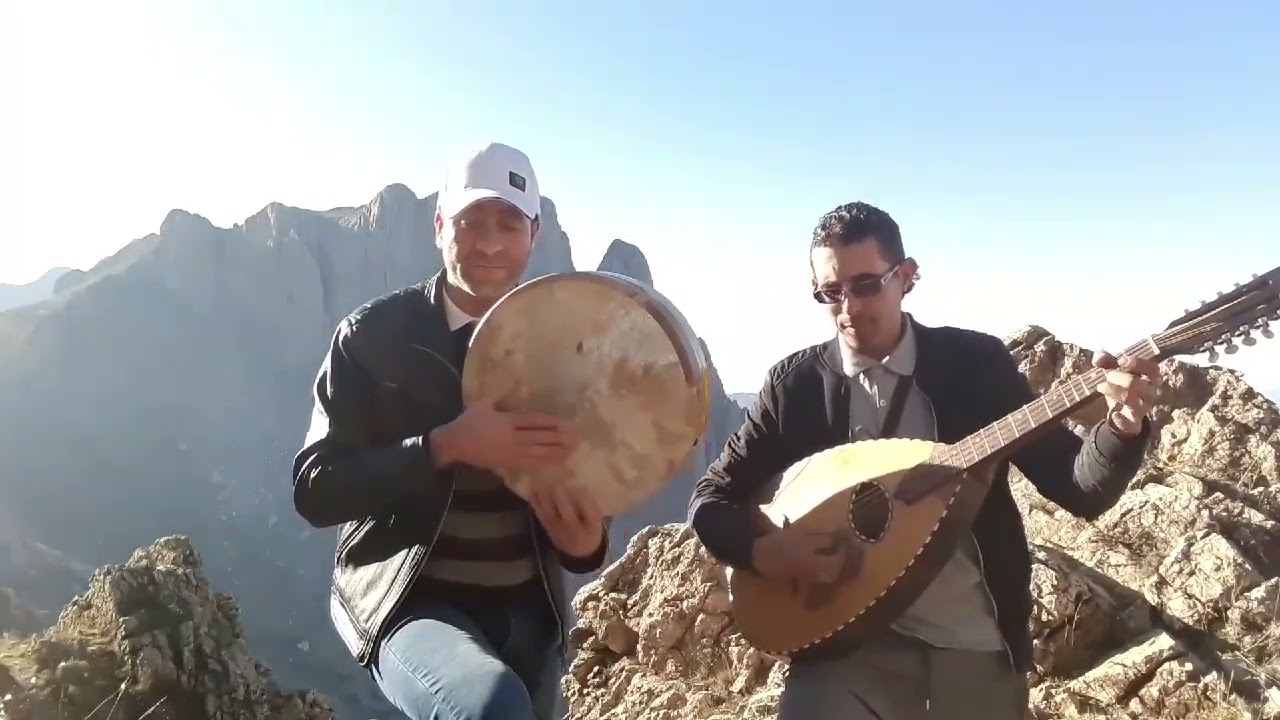 Ait meslayen...a targit yeqden ul-iw..(Télégramme)....