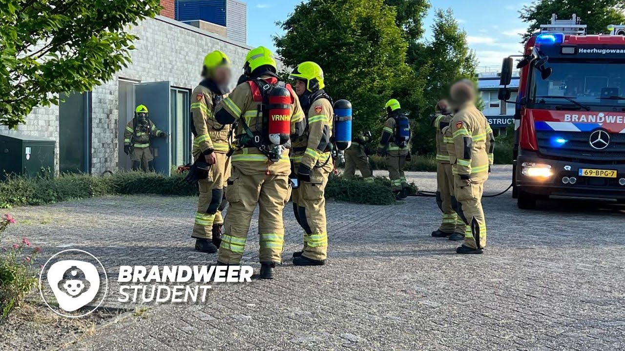 MENSEN VAST IN BRANDEND APPARTEMENTENCOMPLEX