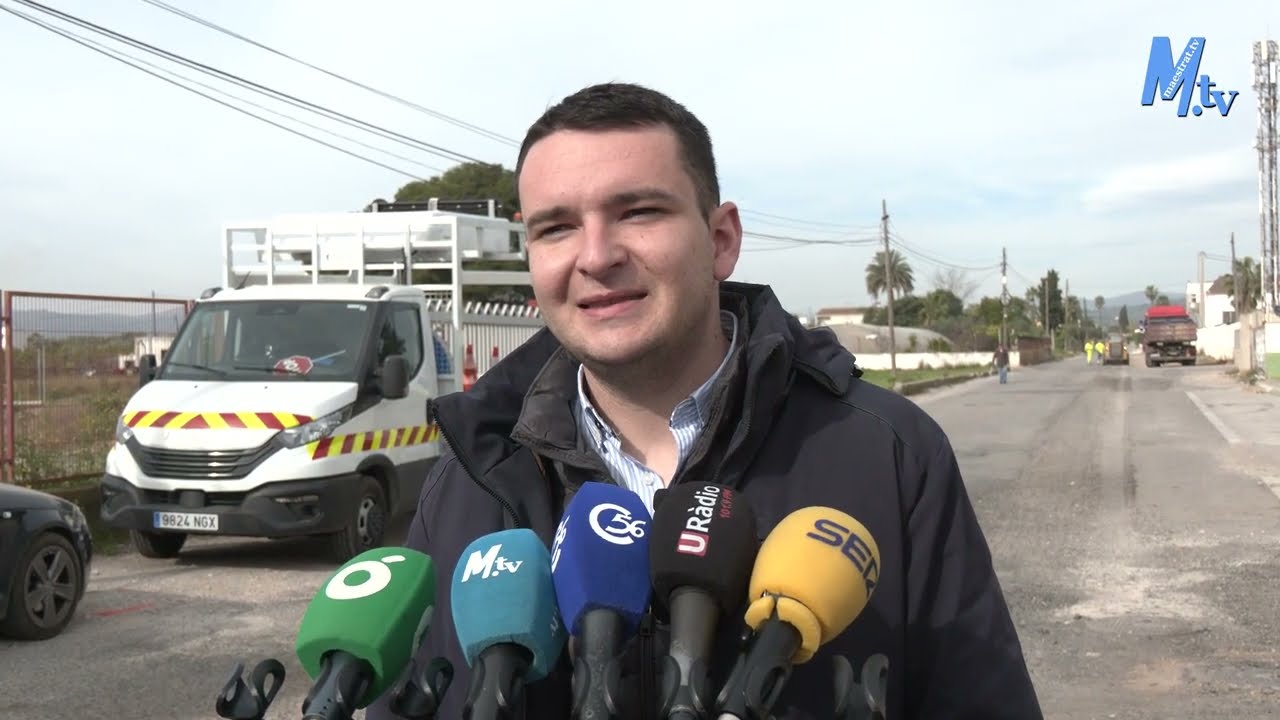 Maestrat Tv - Benicarló - Visita als treballs d'asfaltat del camí de Mallols i anunci d'asfaltat