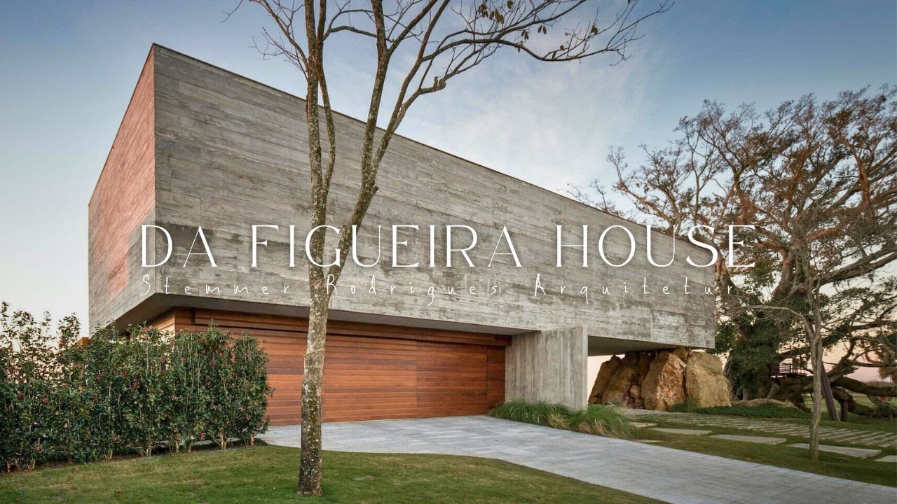 Modern house on the edge of the lake supported by rocks and large trees makes it look good