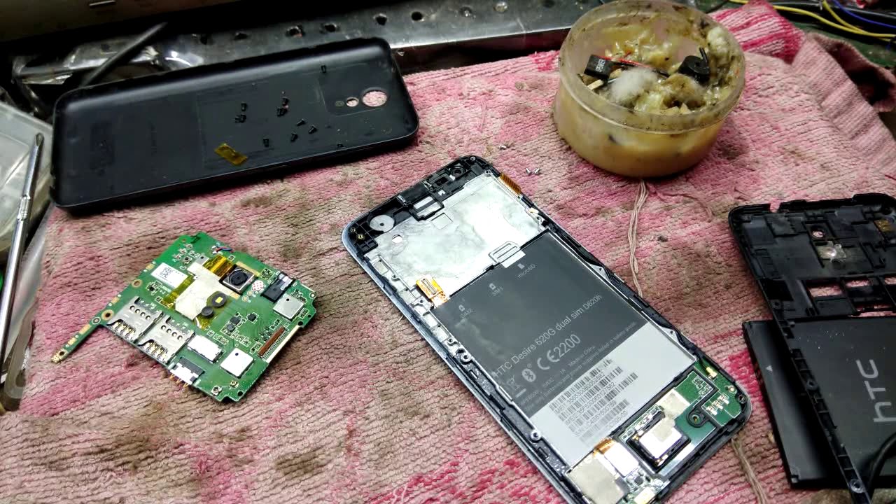 how to solve display hazyness in htc desire 620g/ clean display cable