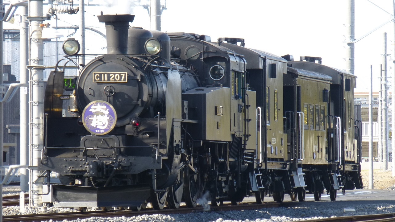 【 東武 ＳＬ 復活へ向けた動き】SL C11-207（大樹ＨＭ付き）＋ヨ8634＋ヨ13785＋ヨ8709　ＳＬ＋車掌車3両の珍しい編成で 構内試運転(見学広場も設置)