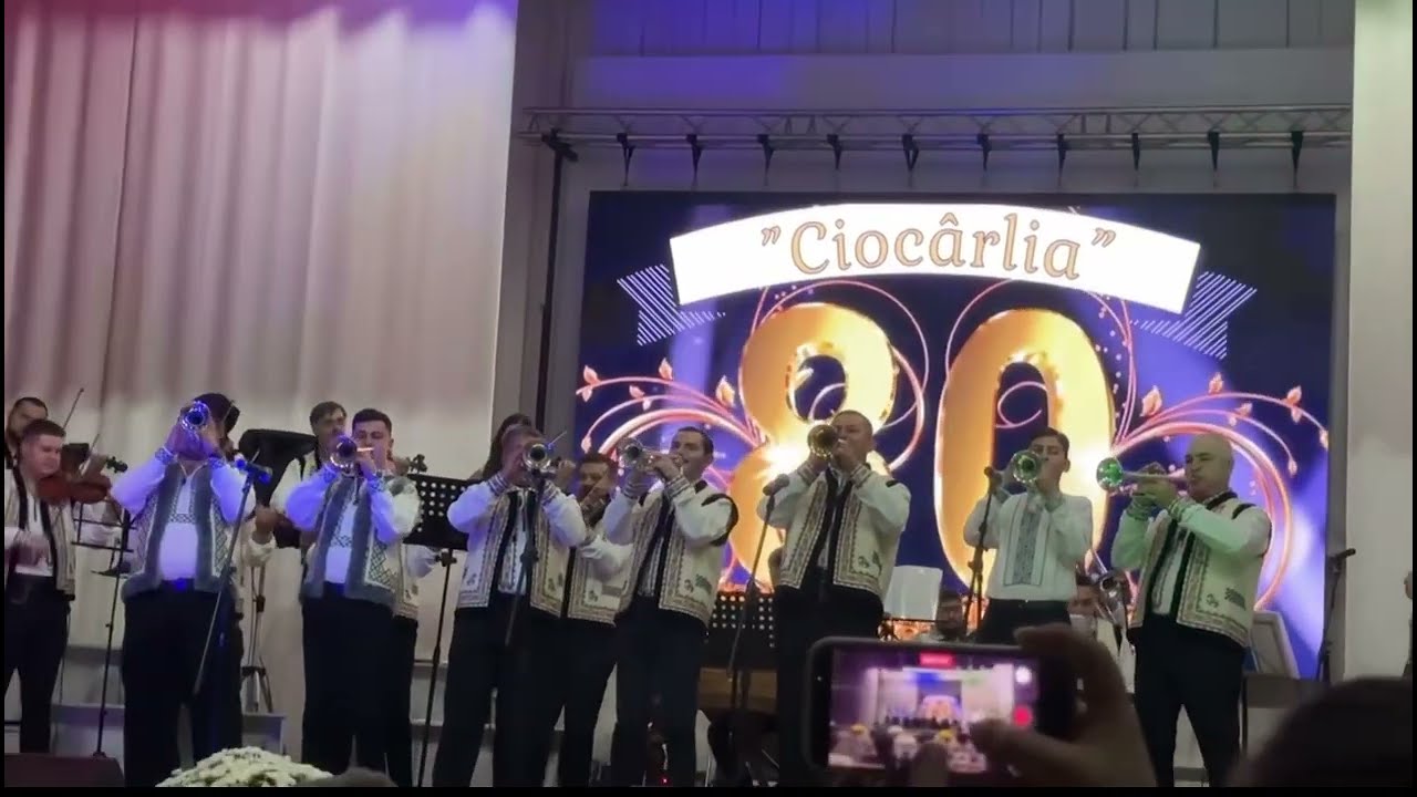 Orchestra Ciocarlia condusa de Mircea Gutanu o interpretare deosebita! Hora lui Vasile Tinei !