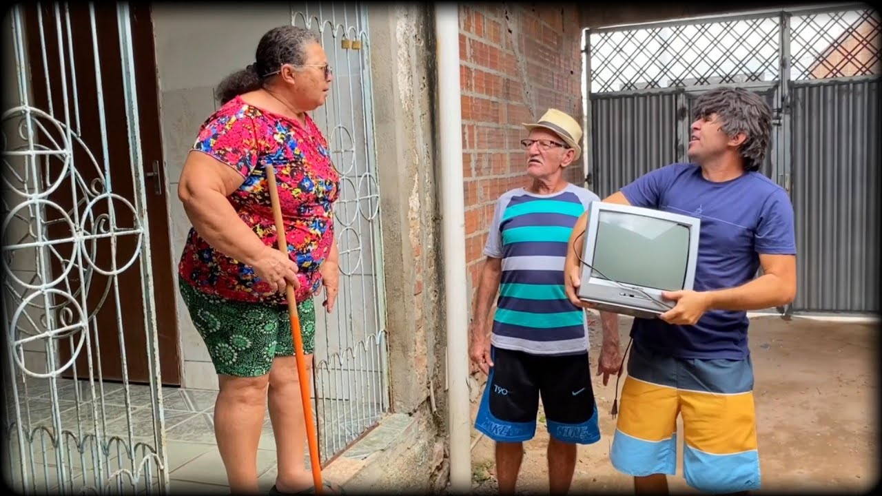 ZÉ Trocou A Televisão... Não Vai Dar Certo #casal #comédia #humor 🤣🤣