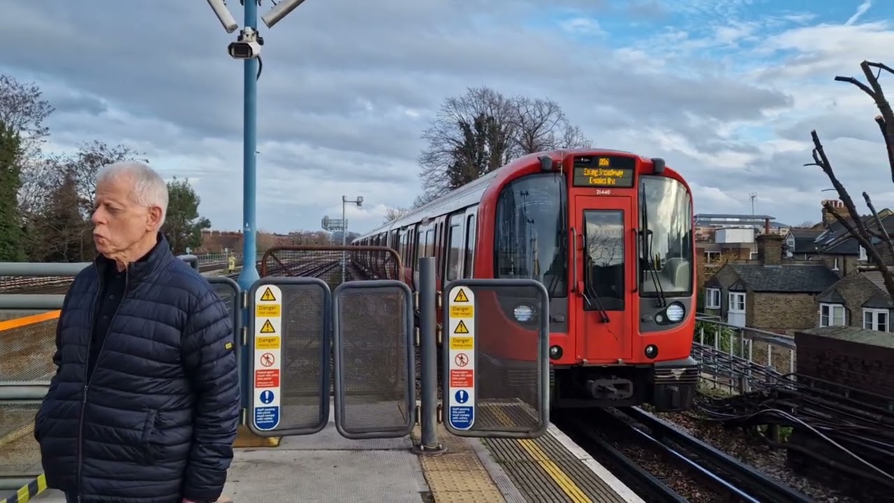 Chasing the new tube for London(2024 Stock)Part 1:Turnham Green and Stamford Brook