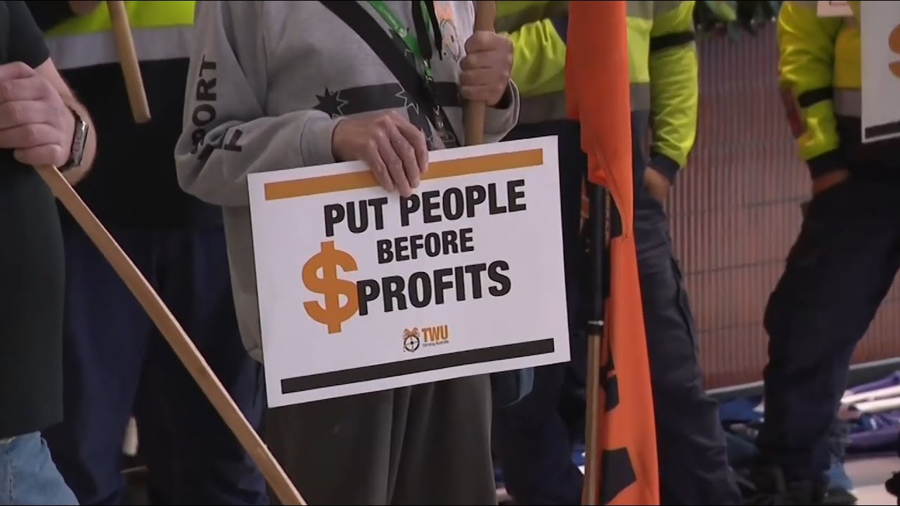 Perth Airport workers plan 24-hour strike