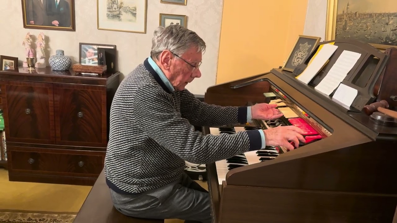 John Mann Tinkling On The  Eminent Grand Theatre 2000 Organ At Home