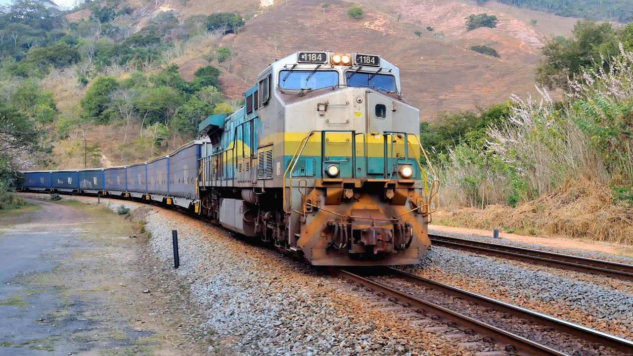EFVM - Trem de celulose vazio em Antônio Dias - MG.