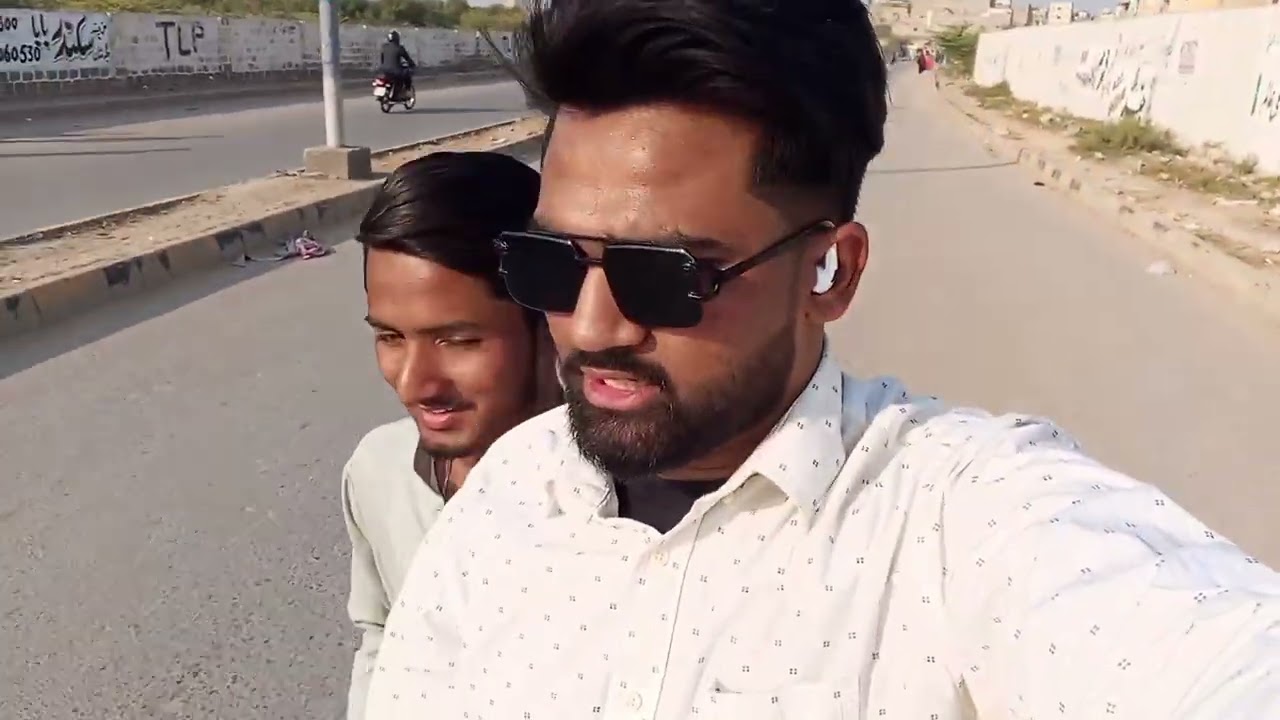 Tuti futi paarak Mera Dost Kela khane ka sukun hai Railway per purane Jamane ka saman Milta