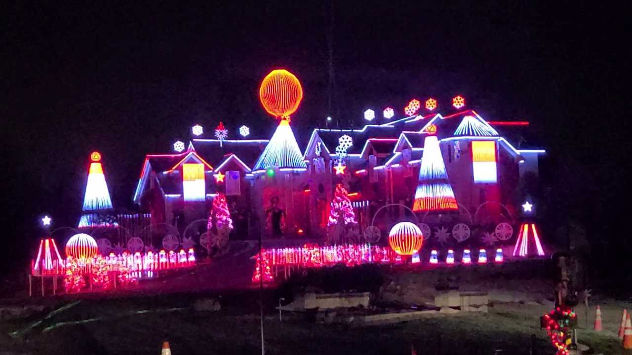 Larsen's Christmas Lights Show - 2020