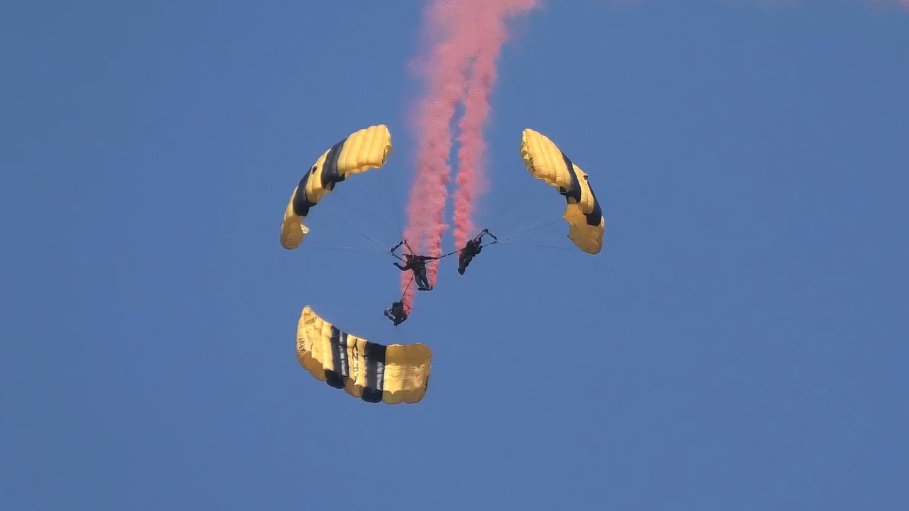 U.S. Army Golden Knights Parachute Team | Milwaukee Air & Water Show 2024